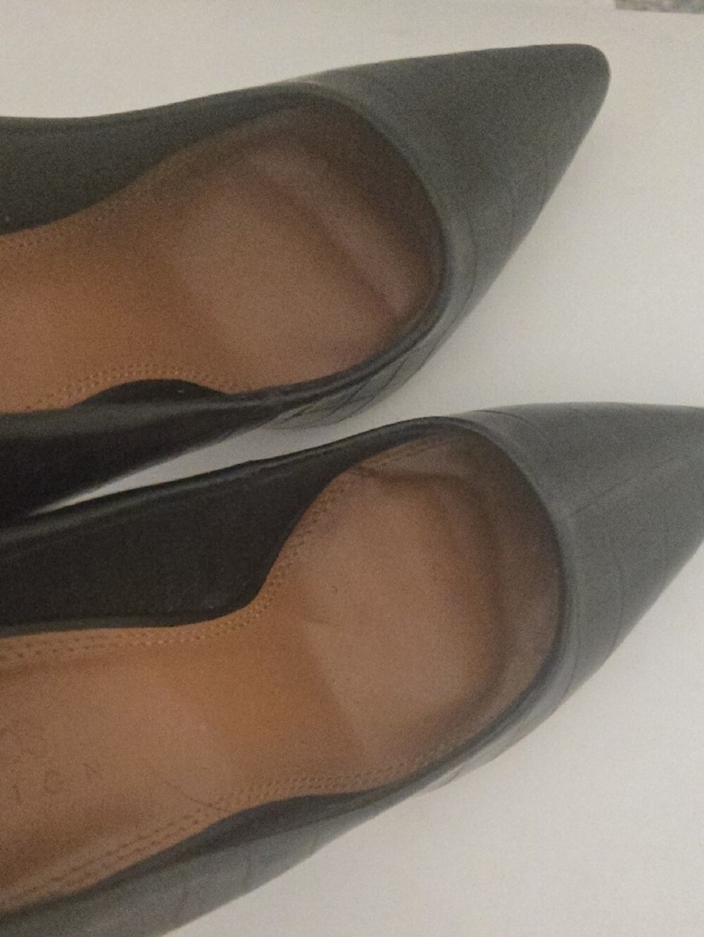 Classy Pointed Toe Heel Pumps in Black Crocodile Embossed - Picture 6 of 11